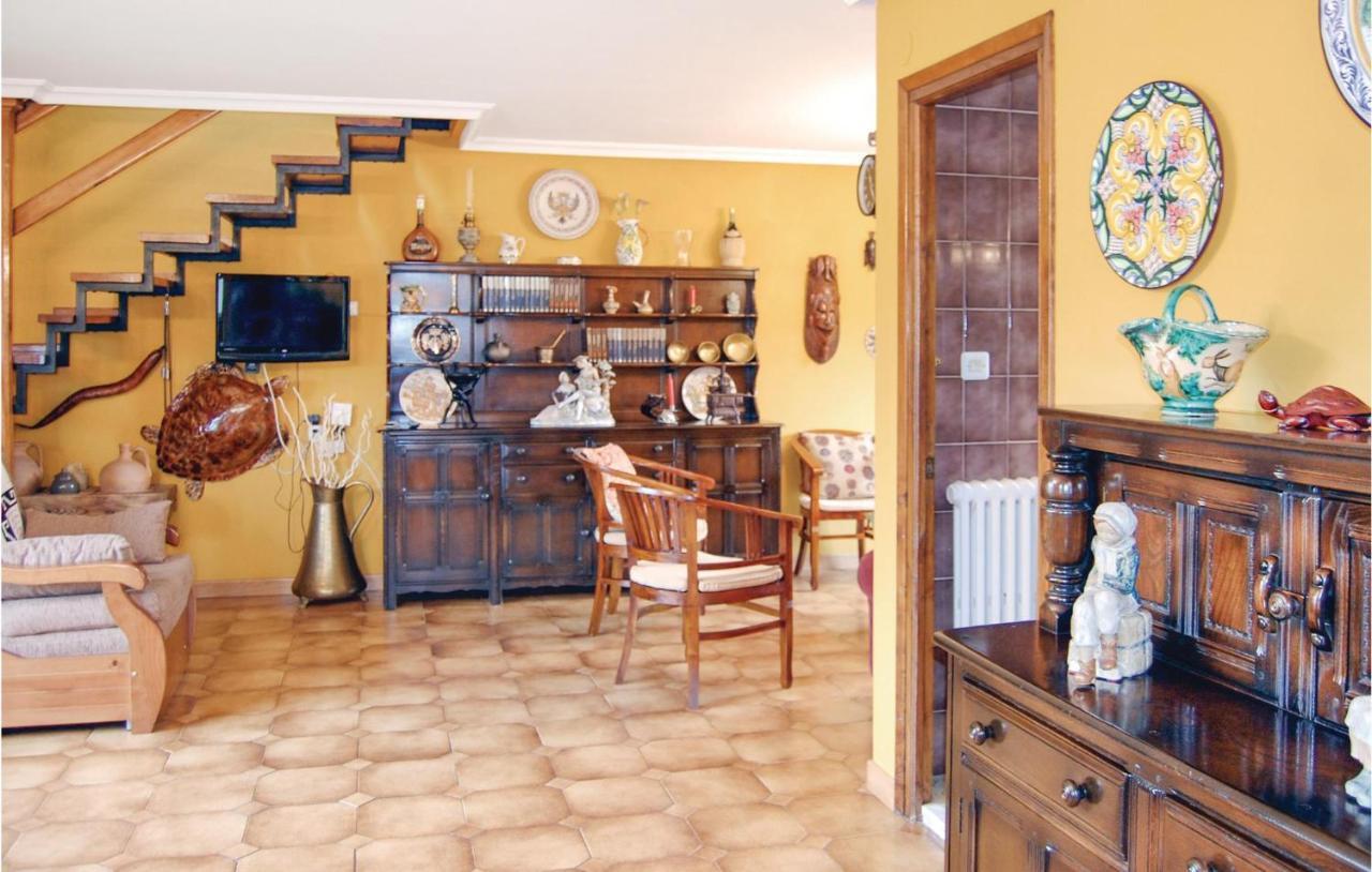 Gorgeous Home In Pilona With Kitchen Ла-Пиньера Экстерьер фото
